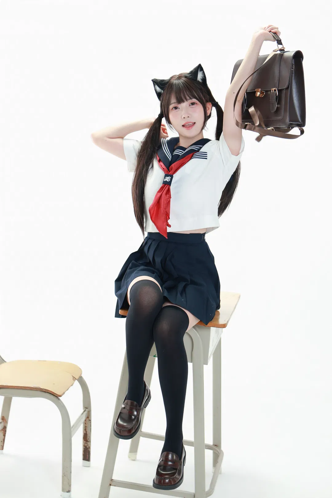 元氣JK制服寫真，教室裡的黑絲雙馬尾日常 - 第 3 張