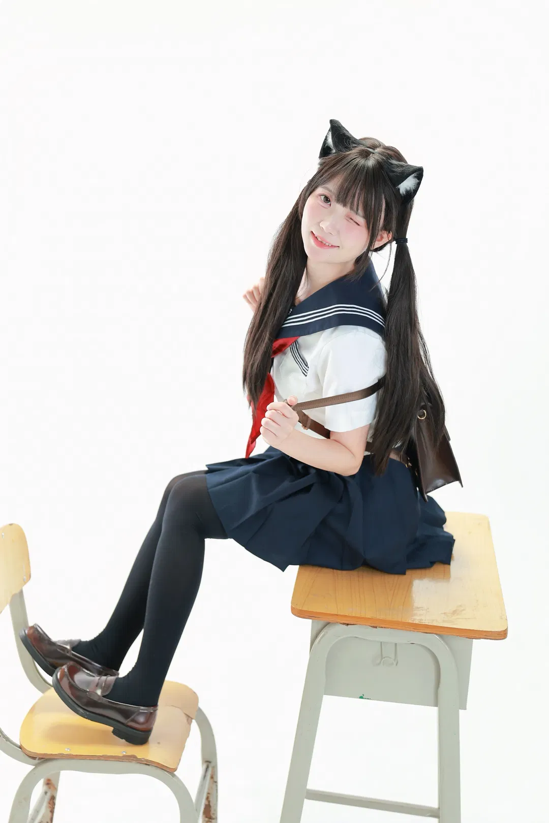元氣JK制服寫真，教室裡的黑絲雙馬尾日常 - 第 5 張