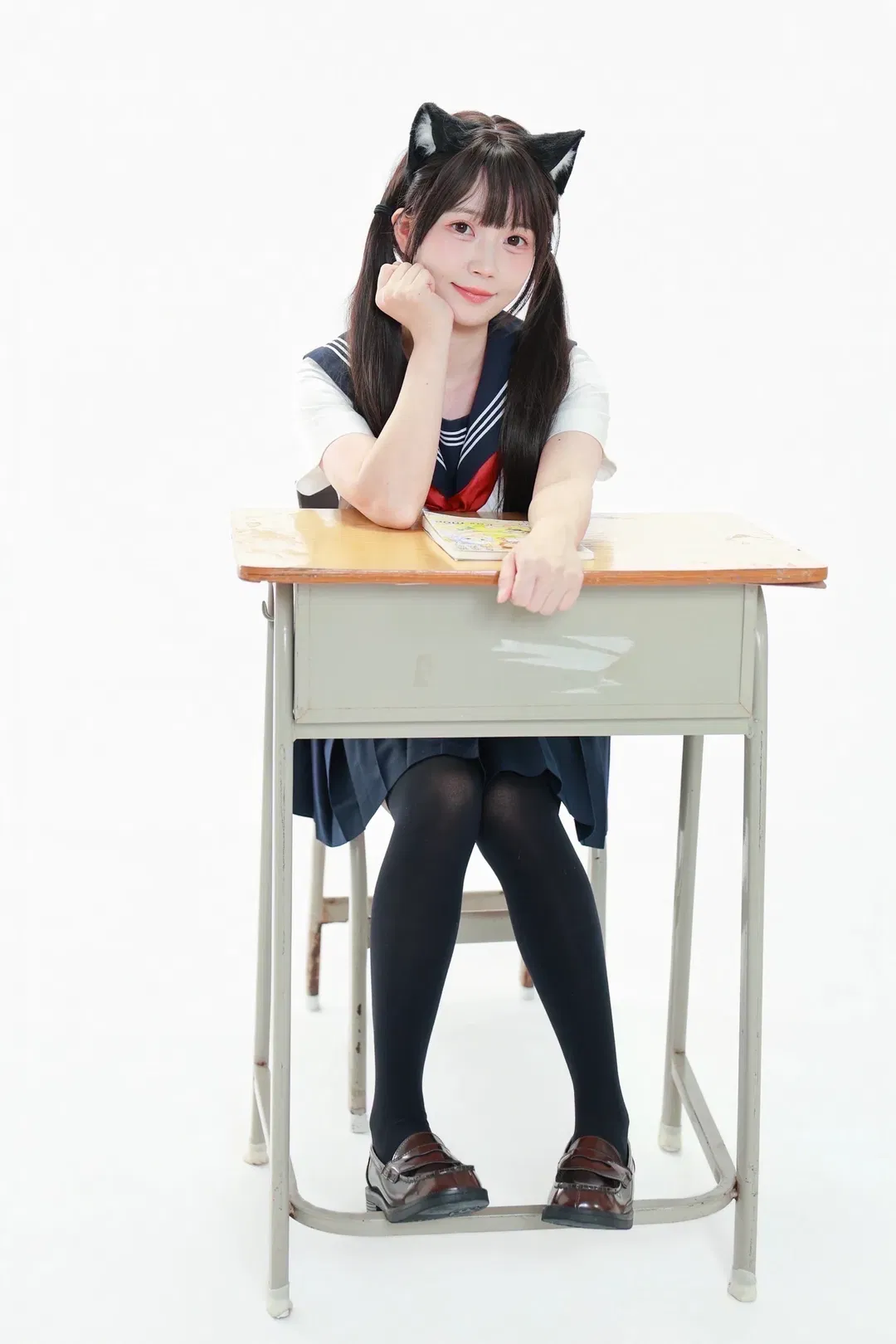 元氣JK制服寫真，教室裡的黑絲雙馬尾日常 - 第 6 張