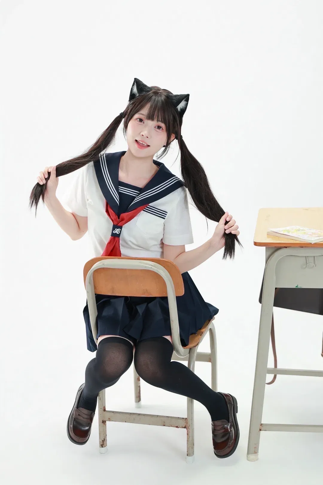 元氣JK制服寫真，教室裡的黑絲雙馬尾日常 - 第 7 張
