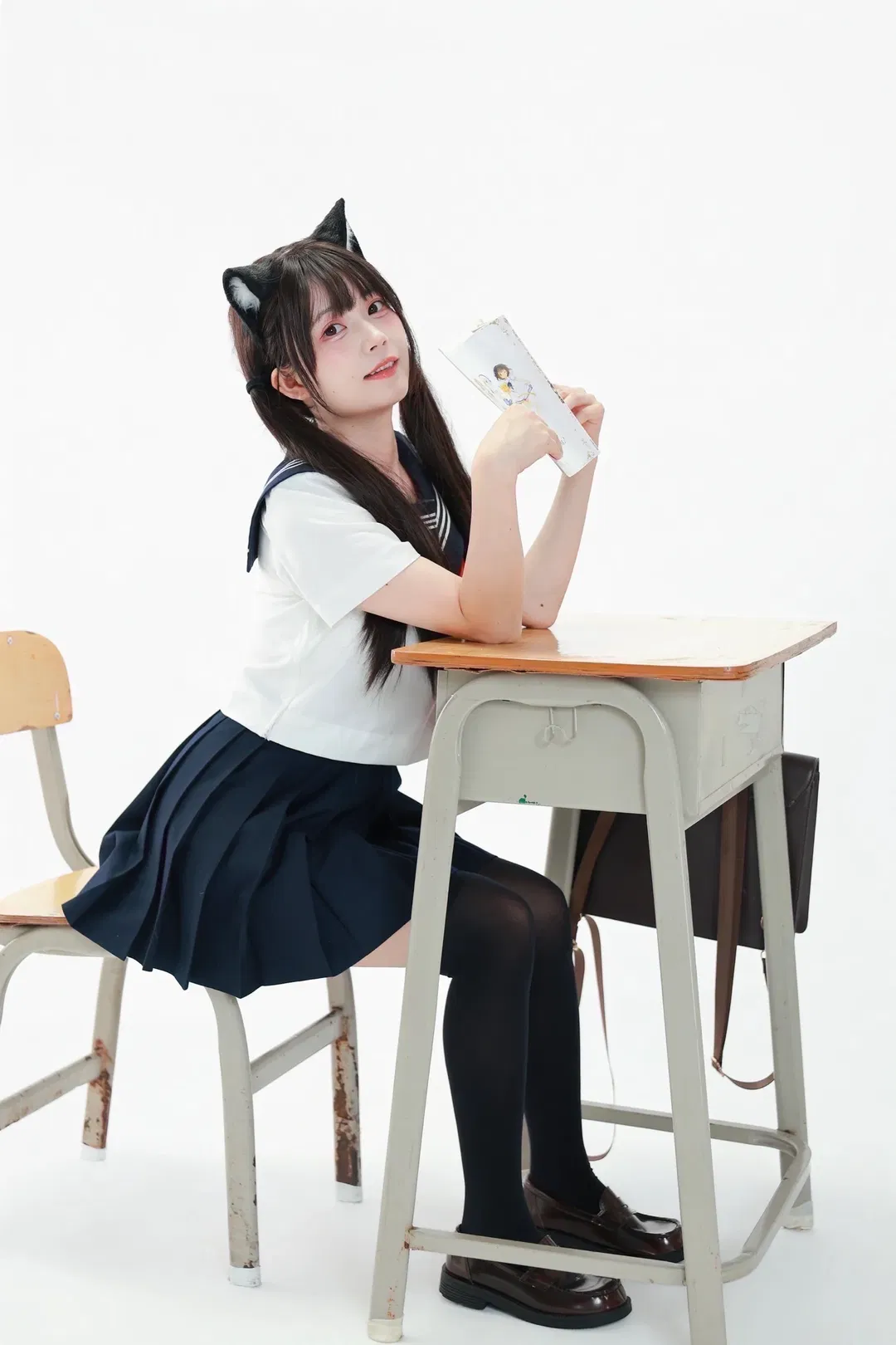 元氣JK制服寫真，教室裡的黑絲雙馬尾日常 - 第 9 張