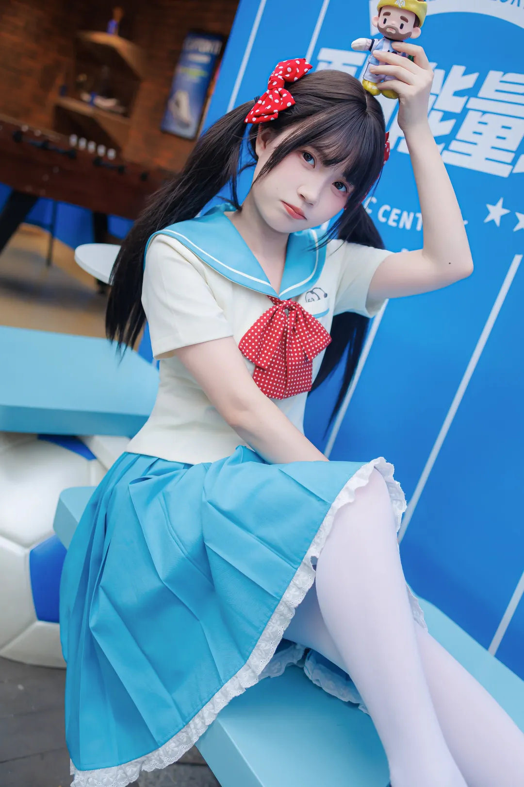 穿JK制服打卡足球主题展的元气日常 - 第 9 张