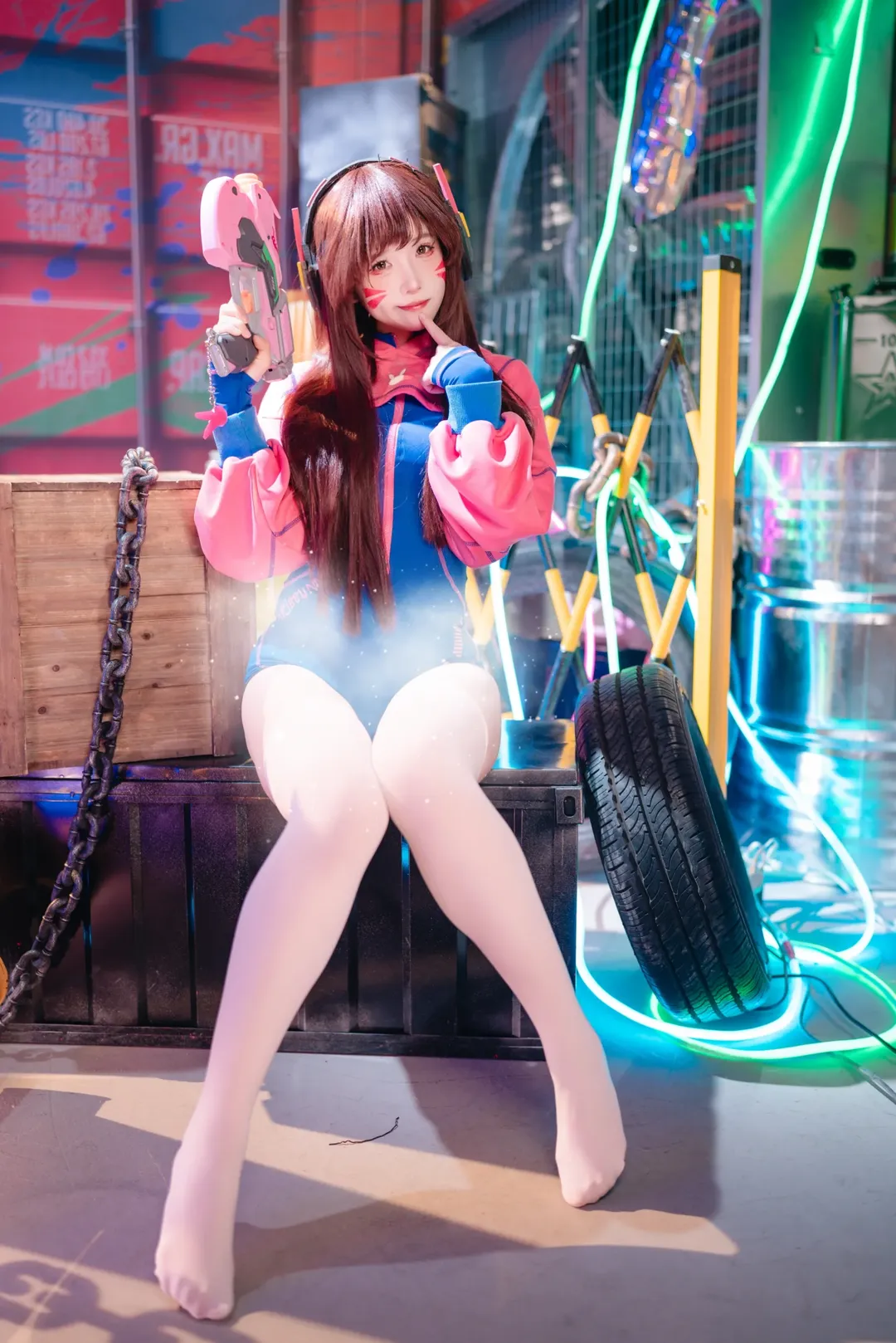 D.Va cos 守望先锋 霓虹工业风白丝穿搭 - 第 1 张
