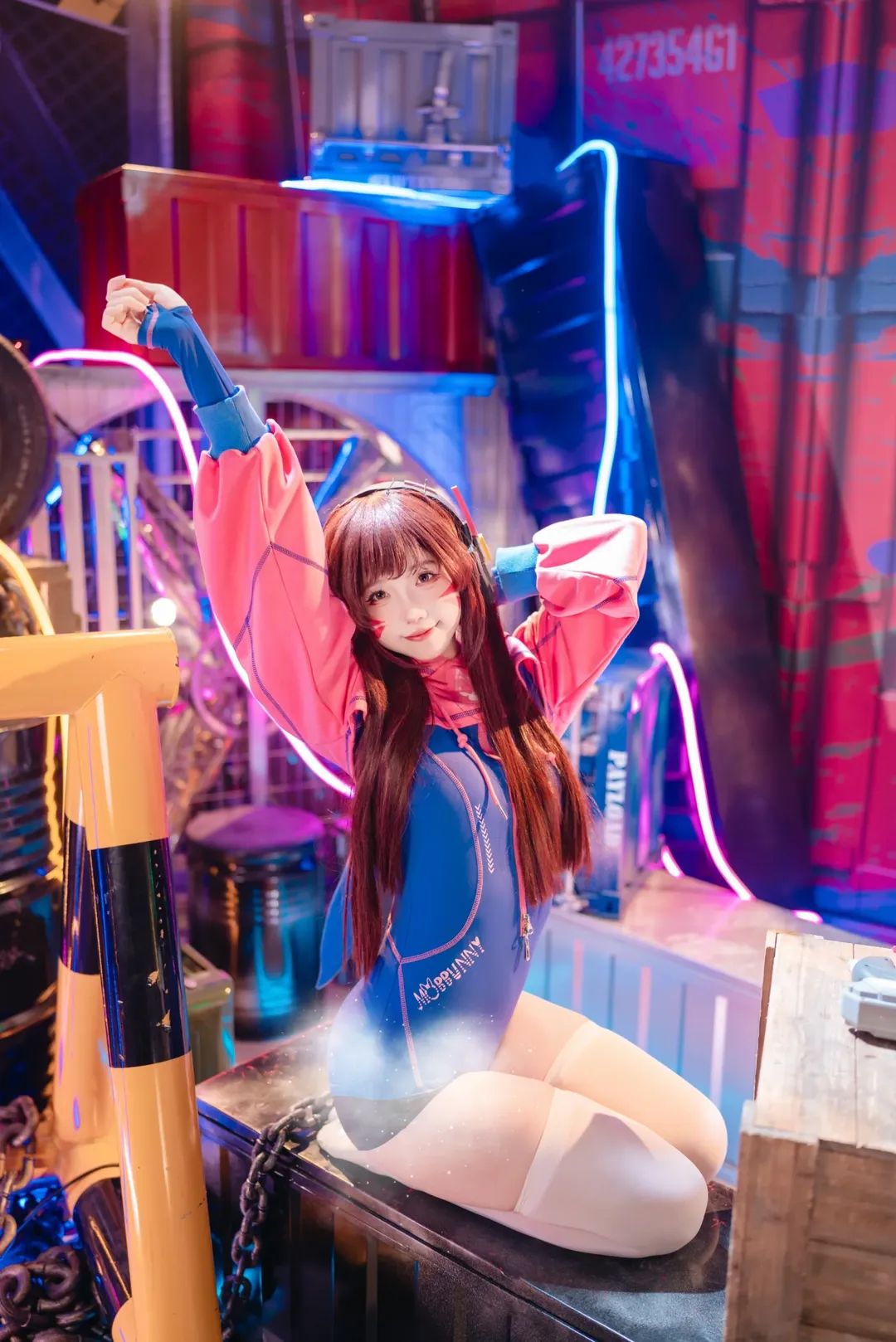 D.Va cos 守望先锋 霓虹工业风白丝穿搭 - 第 5 张