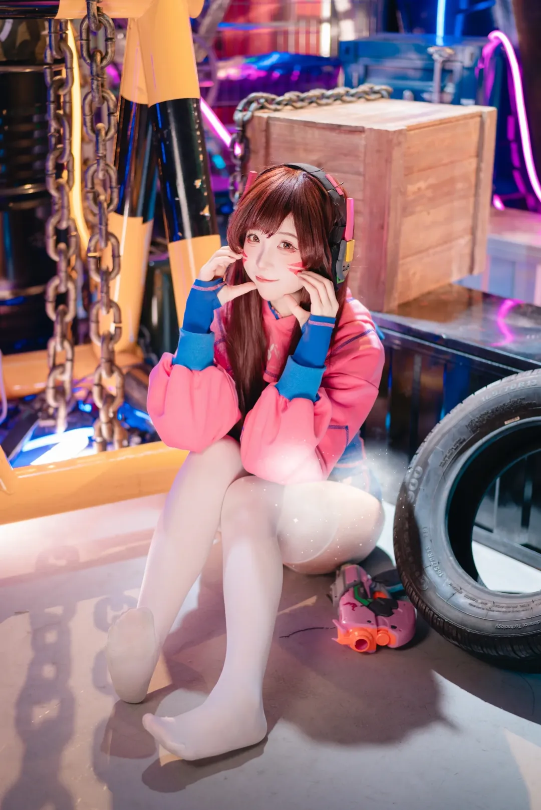 D.Va cos 守望先锋 霓虹工业风白丝穿搭 - 第 6 张