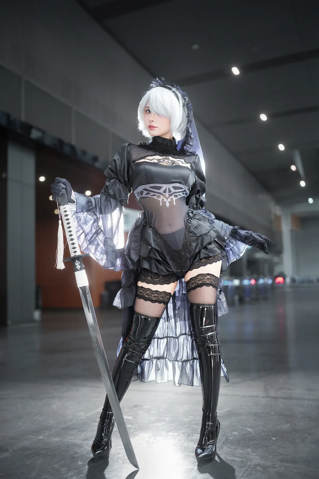 【2Bcos】花嫁造型漫展返图，黑纱与漆皮长靴的硬核碰撞 - 第 2 张