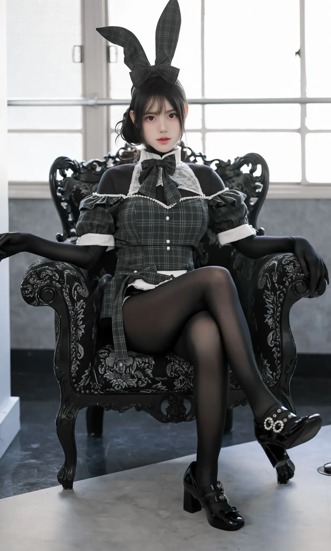 日系格纹兔女郎造型的室内对镜写真记录 - 第 5 张