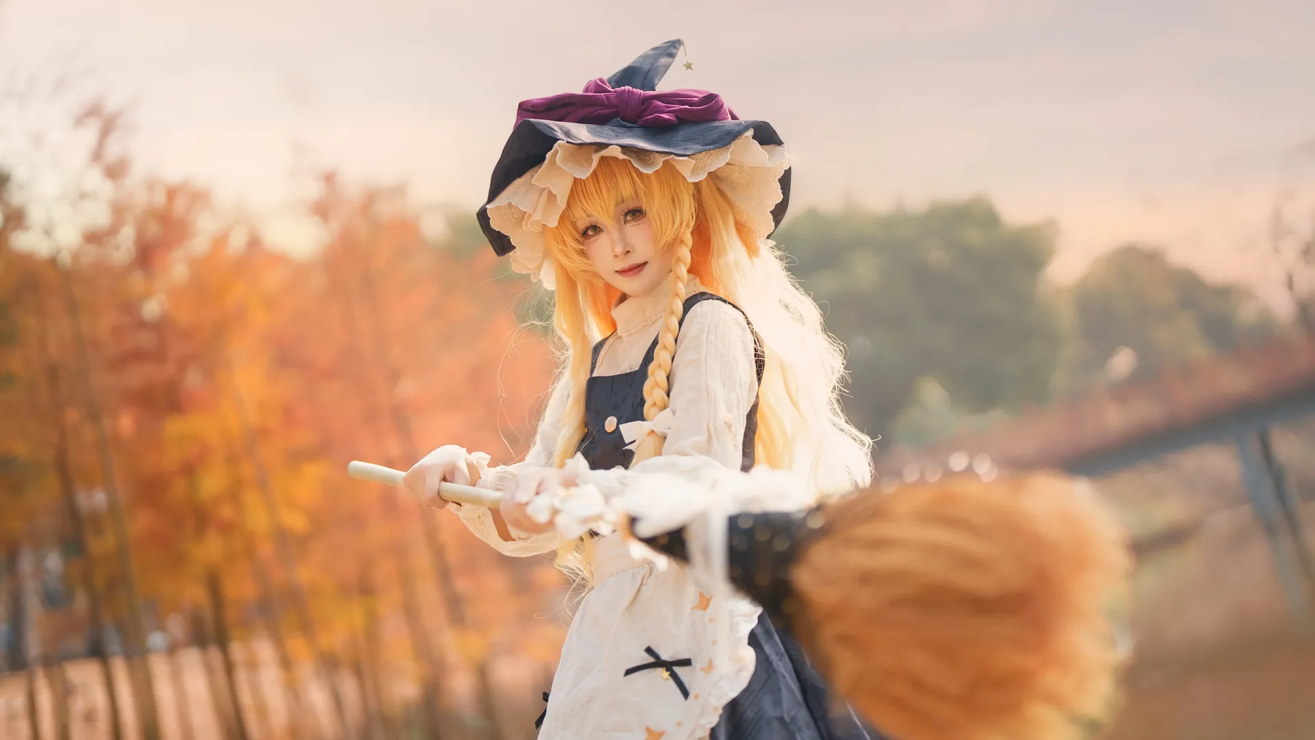 【霧雨魔理沙cos】秋日湖畔的魔法使，捕捉金色逆光 - 第 10 張