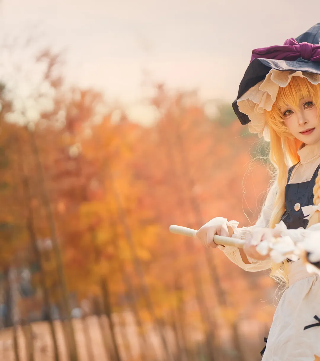 【霧雨魔理沙cos】秋日湖畔的魔法使，捕捉金色逆光 - 第 7 張