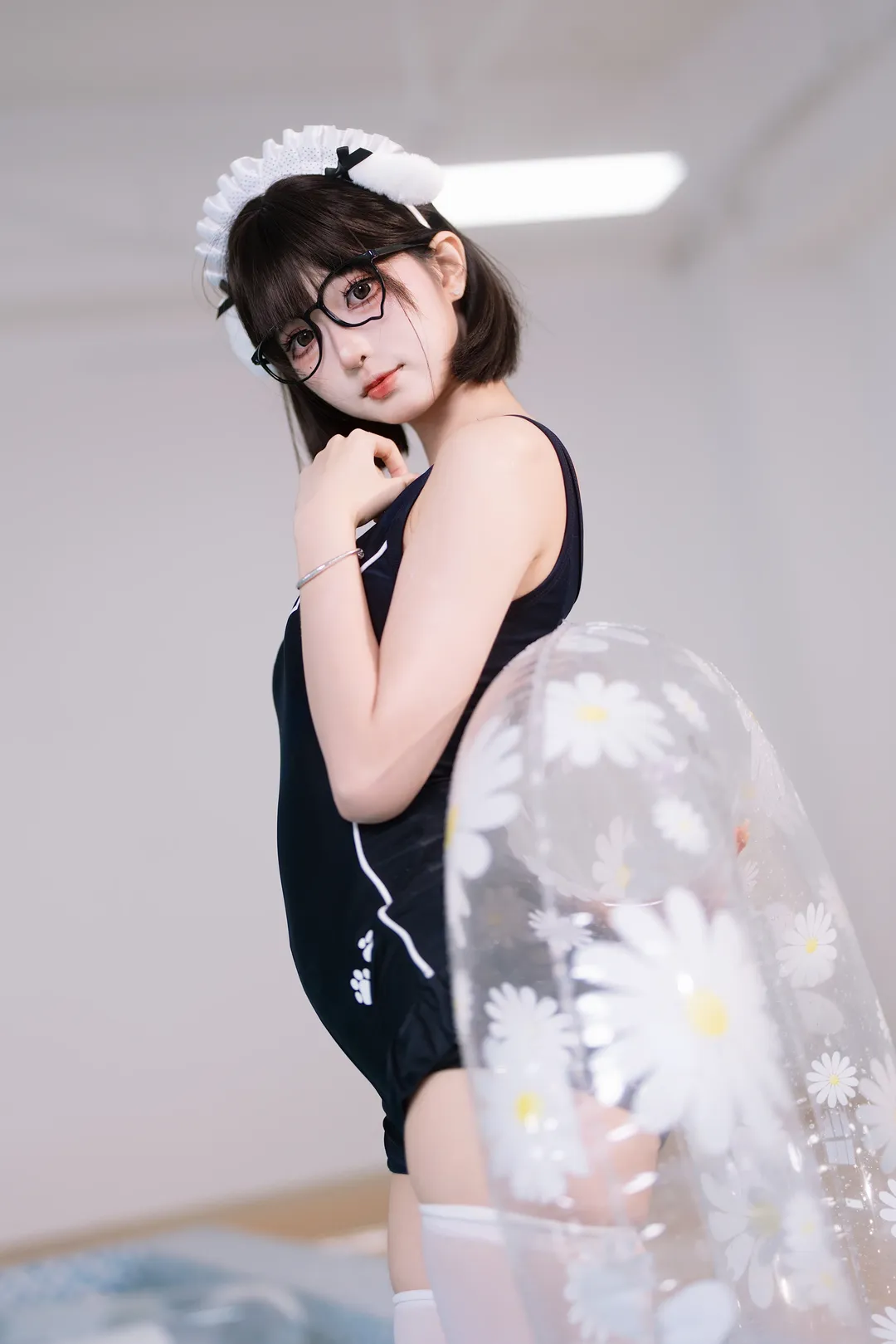 死库水白丝眼镜娘的室内泳池写真拍摄记录 - 第 3 张