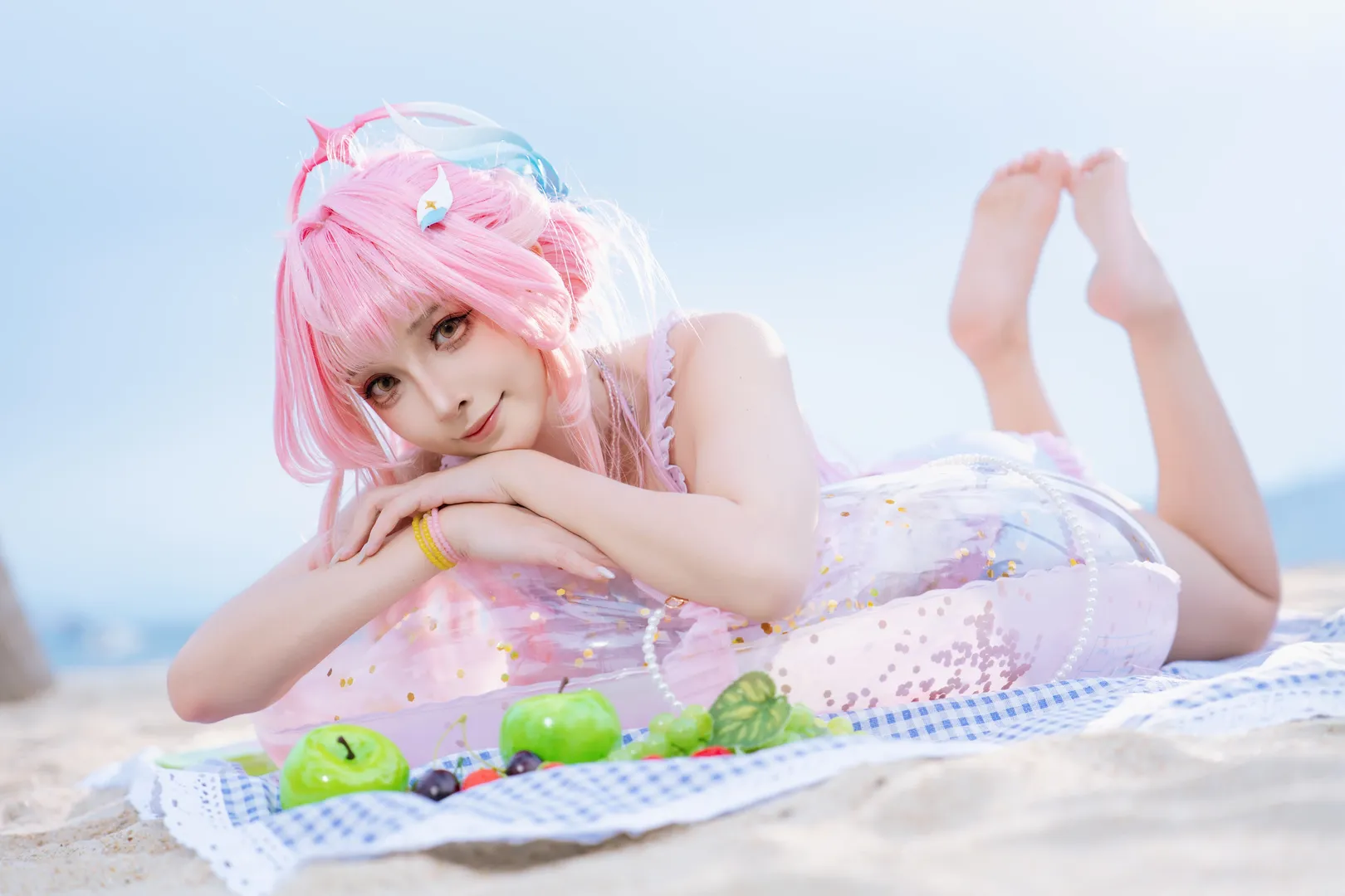 【爱弥斯cos】鸣潮夏日海滩的粉色清凉穿搭
