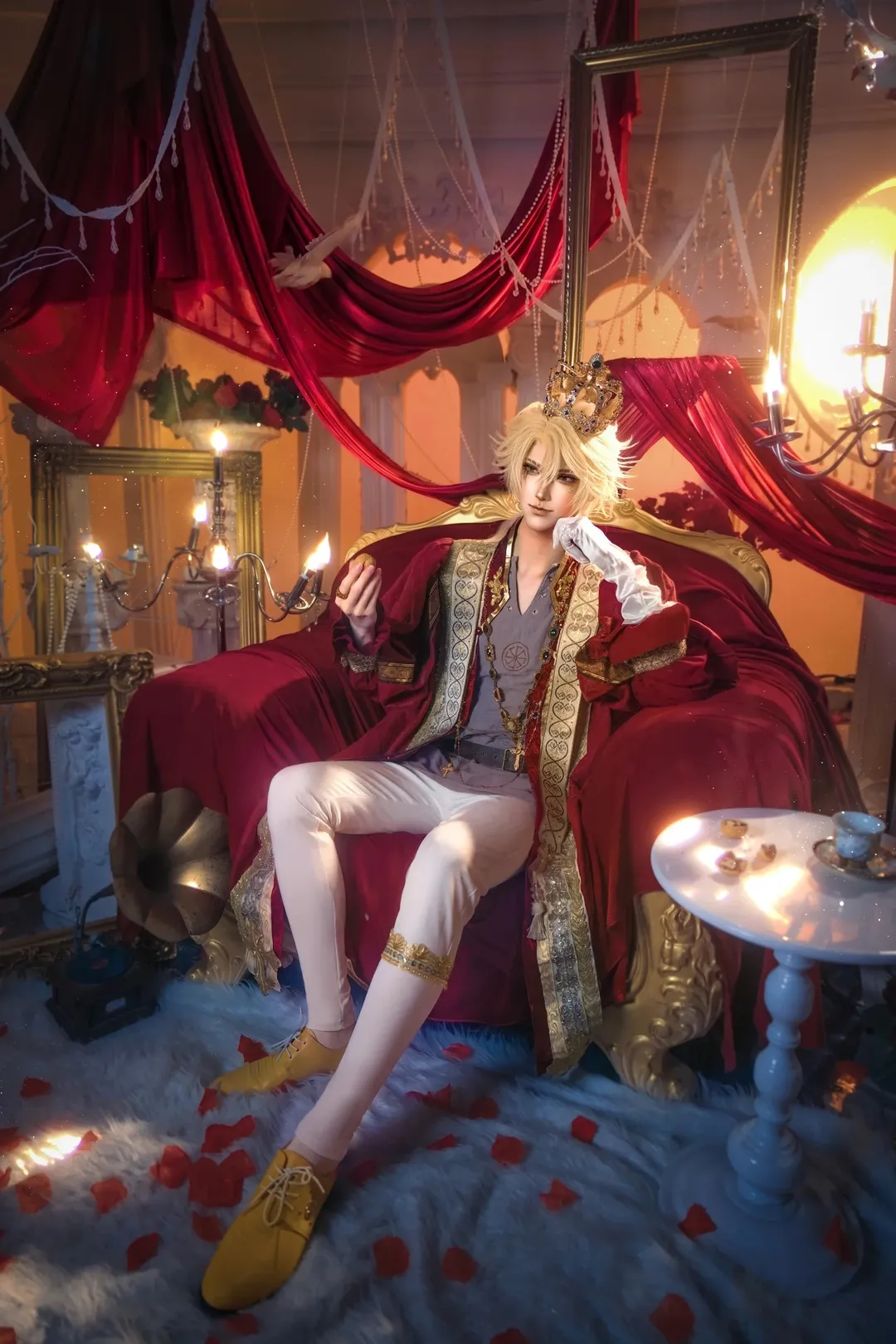 红金宫廷风cosplay正片 华丽氛围感拉满 - 第 1 张