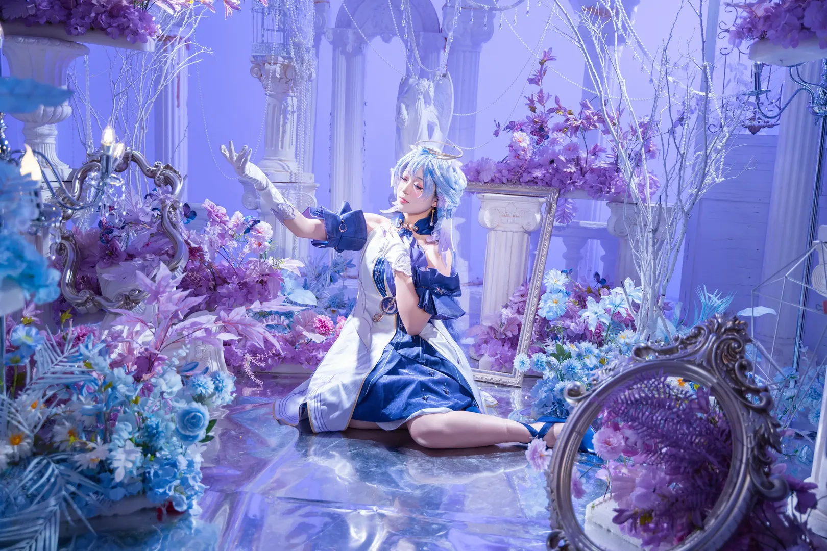 【知更鳥cos】藍白裙裝與夢幻花海的視覺記錄 - 第 1 張