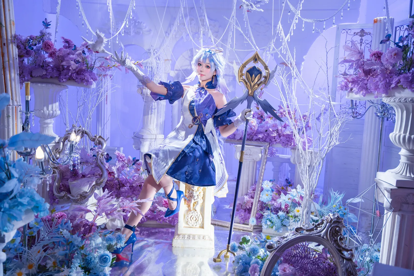 【知更鳥cos】藍白裙裝與夢幻花海的視覺記錄 - 第 4 張