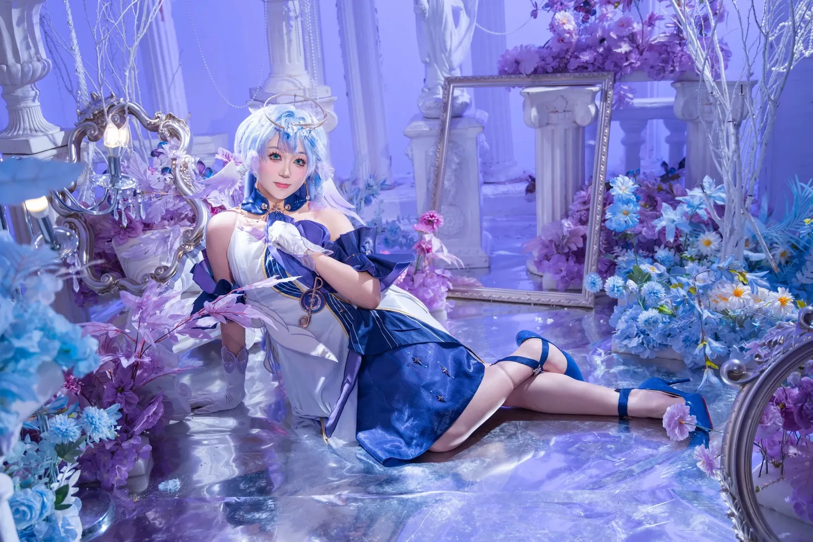 【知更鳥cos】藍白裙裝與夢幻花海的視覺記錄 - 第 5 張