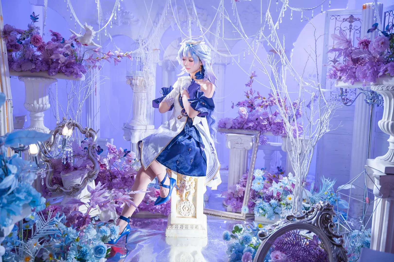 【知更鳥cos】藍白裙裝與夢幻花海的視覺記錄 - 第 6 張