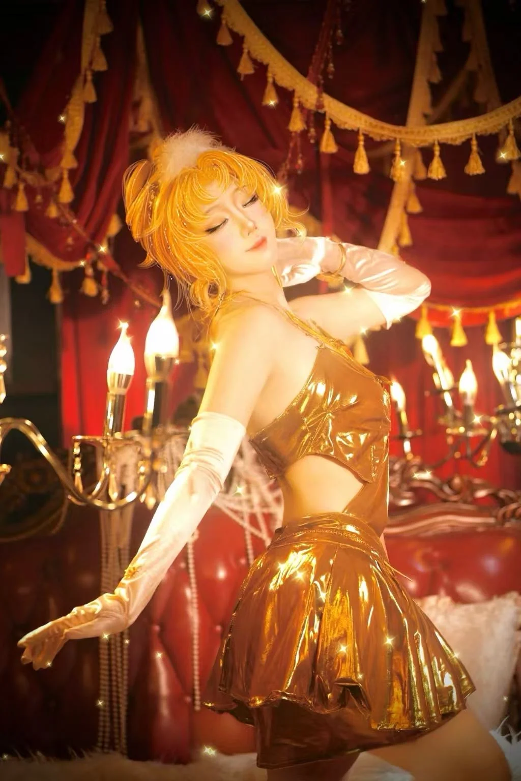 【蜜莉cos】复古暖光下的金色系质感棚拍 - 第 1 张