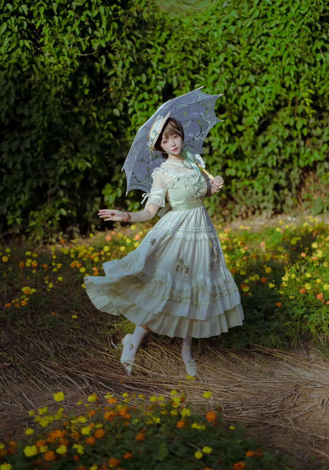 夏日草地上的法式油画少女穿搭 - 第 12 张