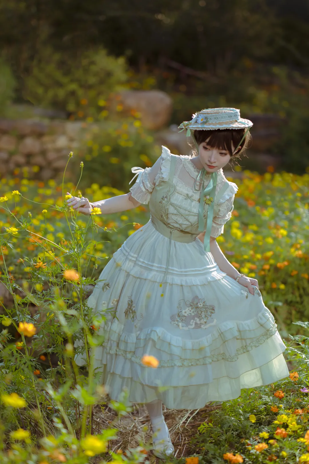 夏日草地上的法式油画少女穿搭 - 第 6 张