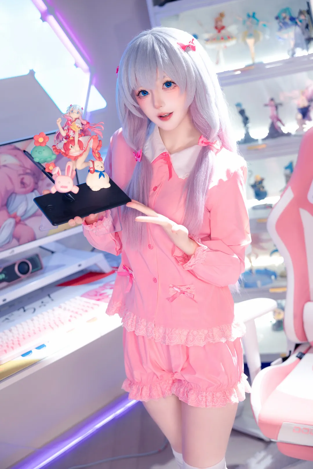 【和泉纱雾cos】埃罗芒阿老师粉色家居服日常 - 第 1 张