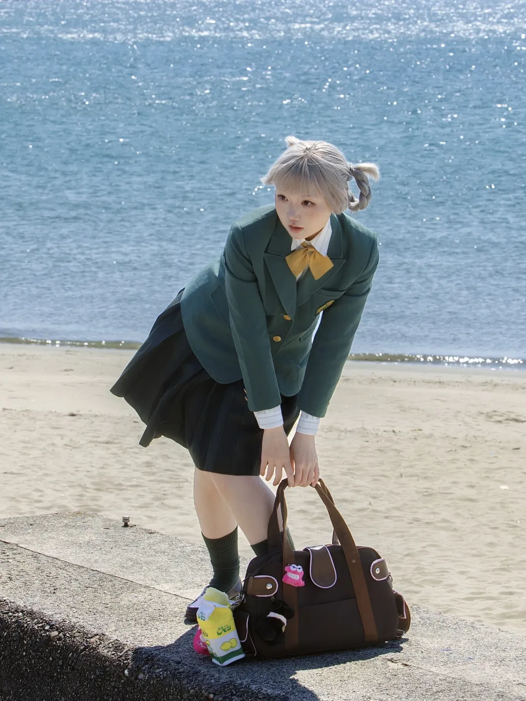 浅发色校供妹的海边车站制服随拍 - 第 2 张