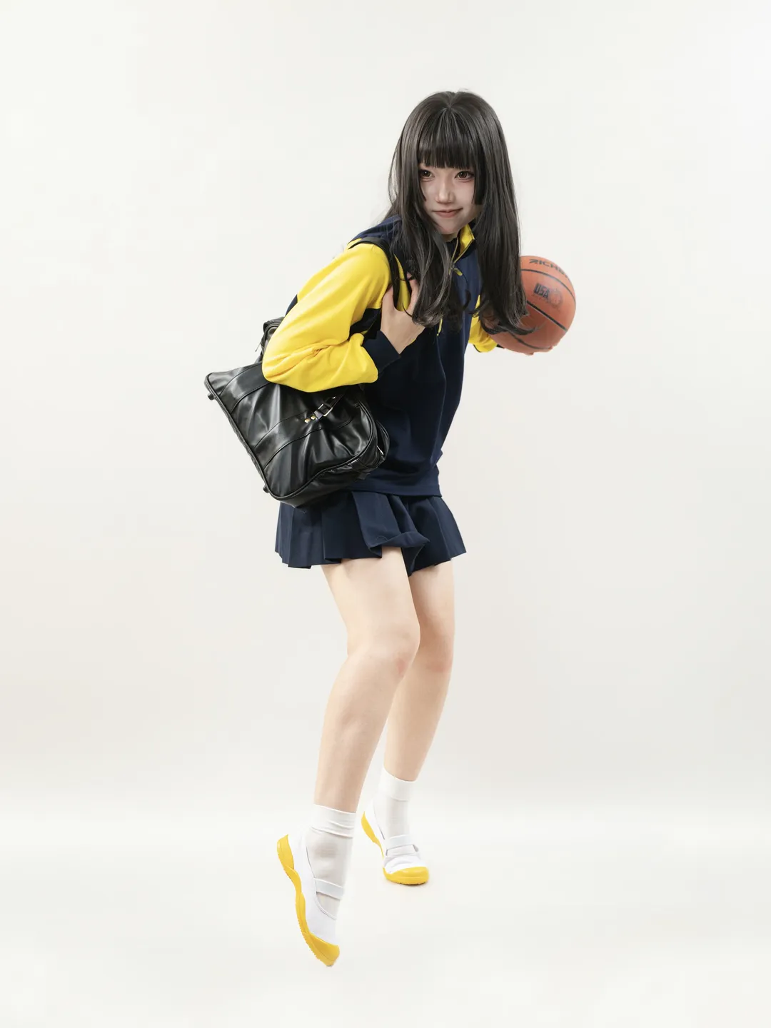 白棚拍攝校供運動風，不會打籃球的女生姿勢參考 - 第 7 張