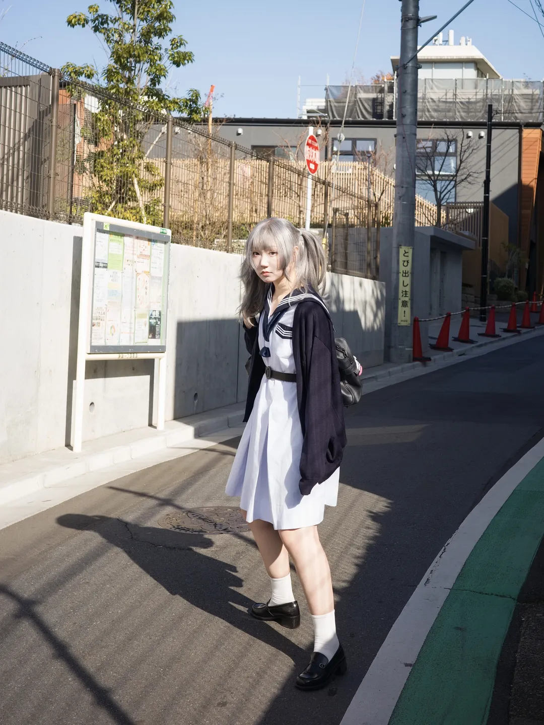 银发双马尾的盛夏服随拍，当年的回忆杀谁懂 - 第 3 张