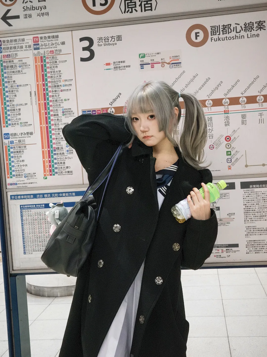 银发双马尾的盛夏服随拍，当年的回忆杀谁懂 - 第 4 张