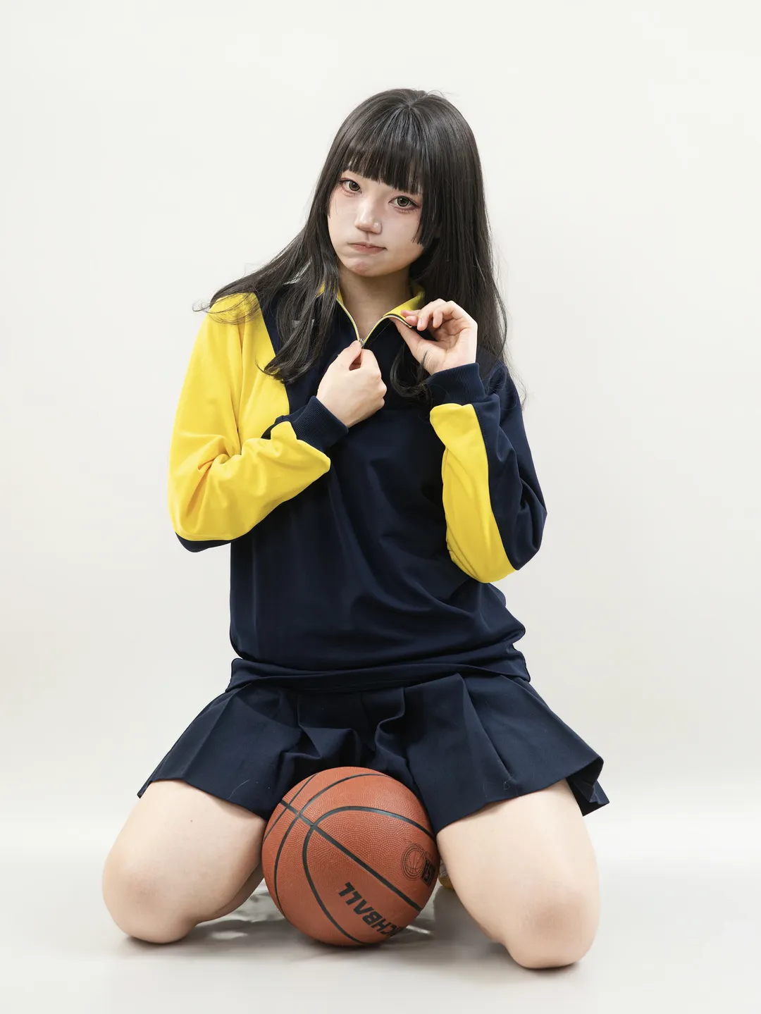 就実高檸檬黃體操服，拿籃球被吐槽像滑鏟的運動風少女 - 第 10 張