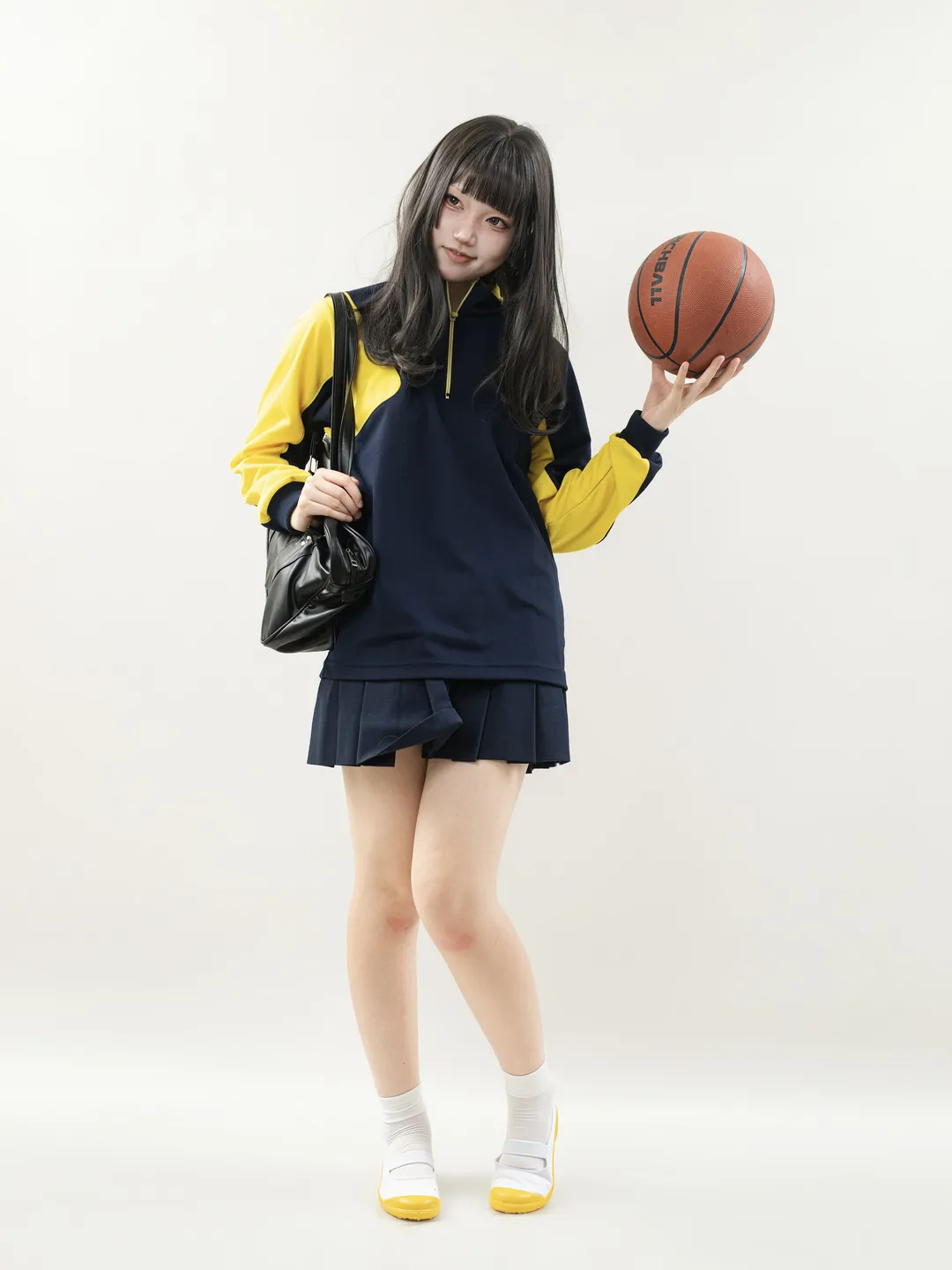 就実高檸檬黃體操服，拿籃球被吐槽像滑鏟的運動風少女 - 第 2 張