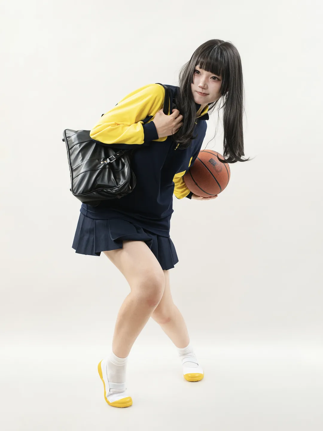 就実高檸檬黃體操服，拿籃球被吐槽像滑鏟的運動風少女 - 第 8 張