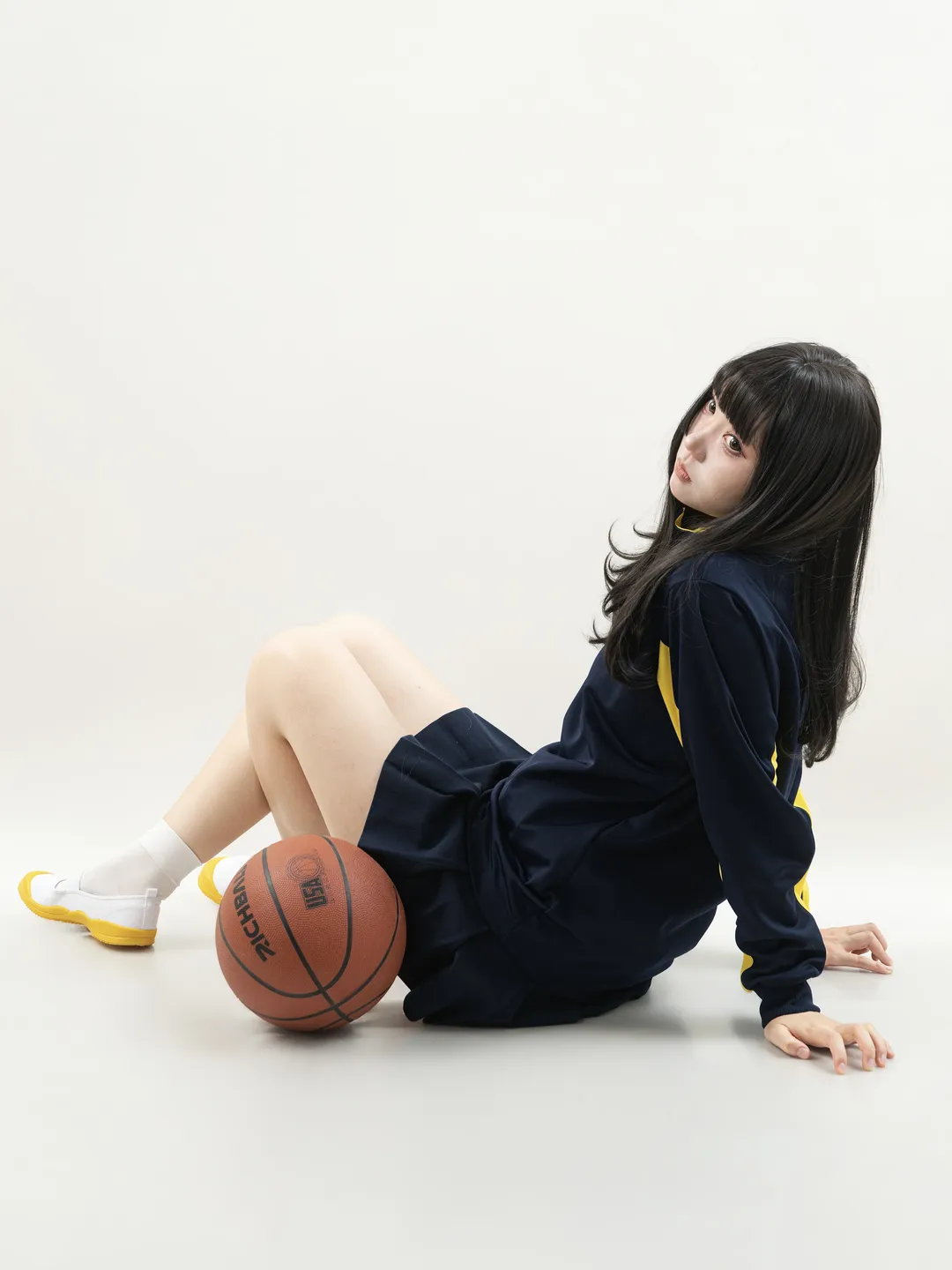 就実高檸檬黃體操服，拿籃球被吐槽像滑鏟的運動風少女 - 第 9 張