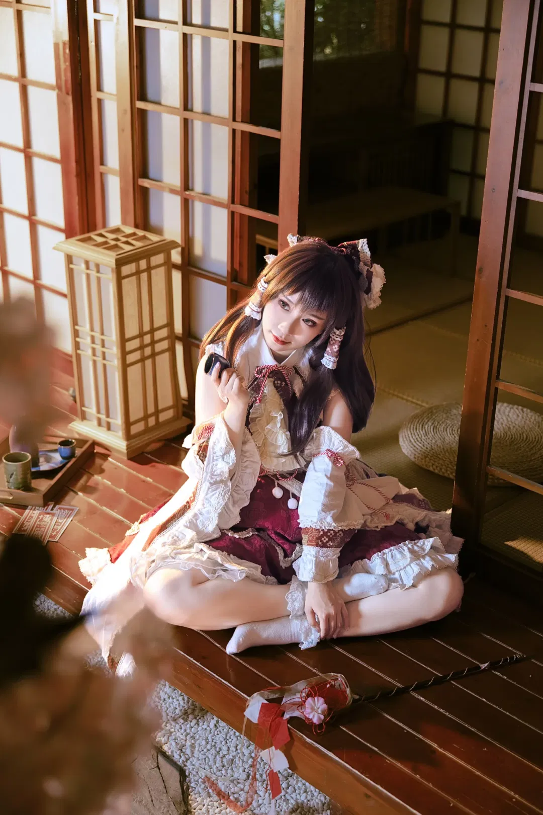 【博丽灵梦cos】东方Project永远的女巫，红白蕾丝与和风场景的碰撞 - 第 5 张