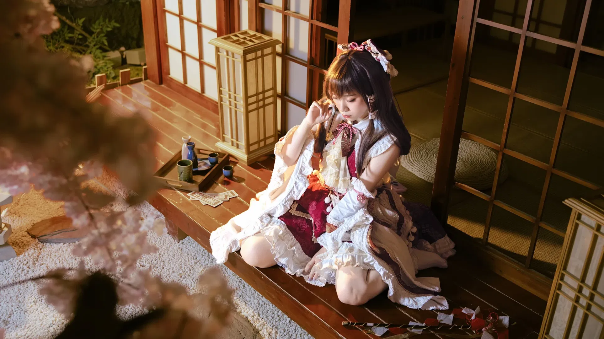 【博丽灵梦cos】东方Project永远的女巫，红白蕾丝与和风场景的碰撞 - 第 9 张