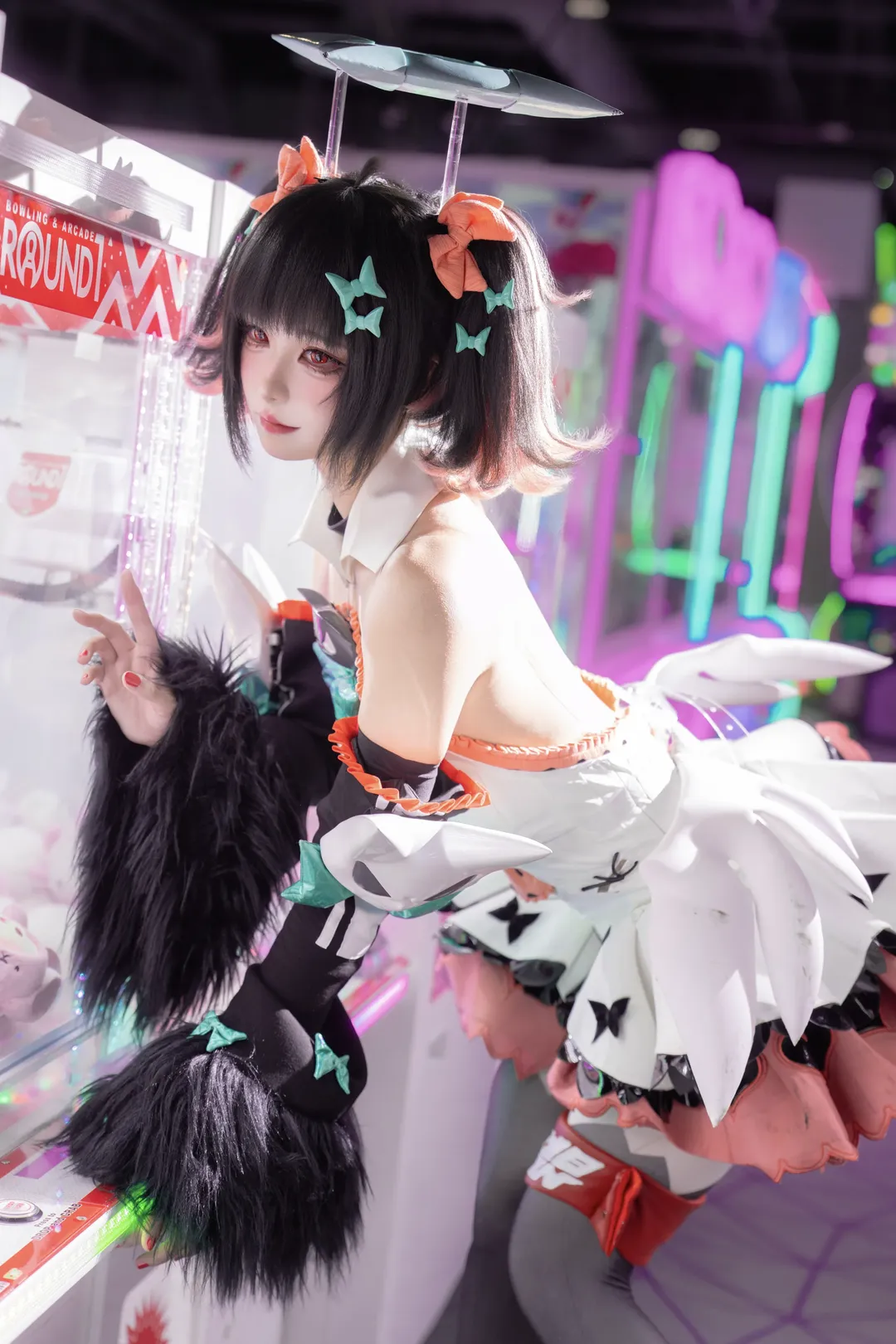 【南宫羽cos】绝区零小偶像的发光神图，多亏了人肉灯架 - 第 1 张