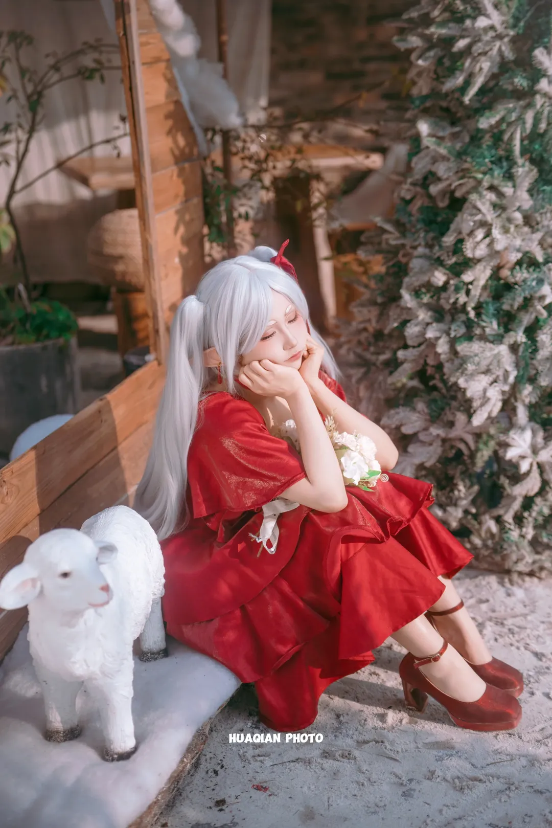 【芙莉莲cos】红裙与法杖的冬日魔法使 - 第 1 张