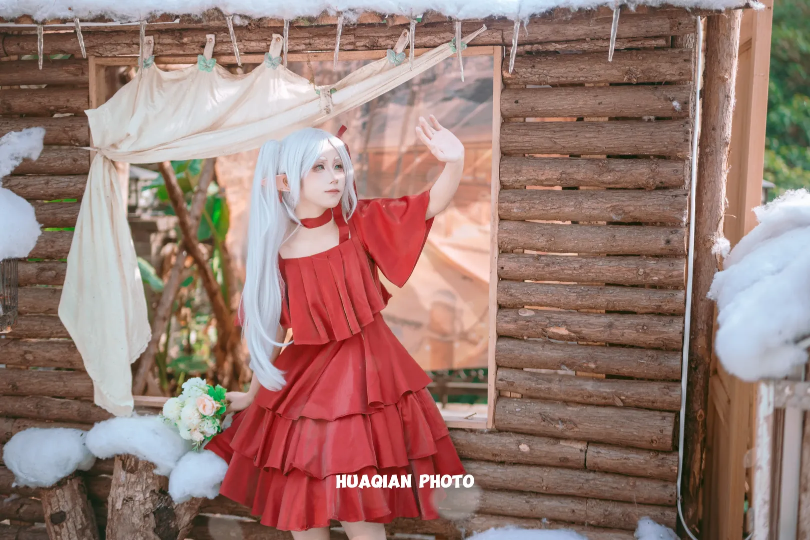 【芙莉莲cos】红裙与法杖的冬日魔法使 - 第 3 张
