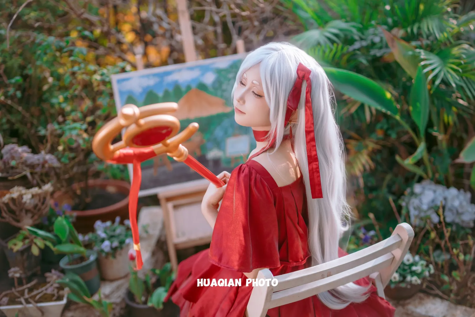 【芙莉莲cos】红裙与法杖的冬日魔法使 - 第 6 张