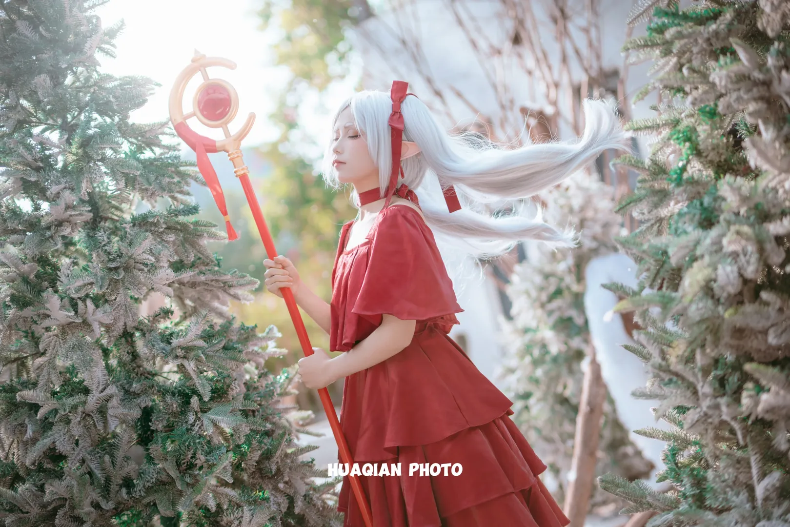 【芙莉莲cos】红裙与法杖的冬日魔法使 - 第 8 张