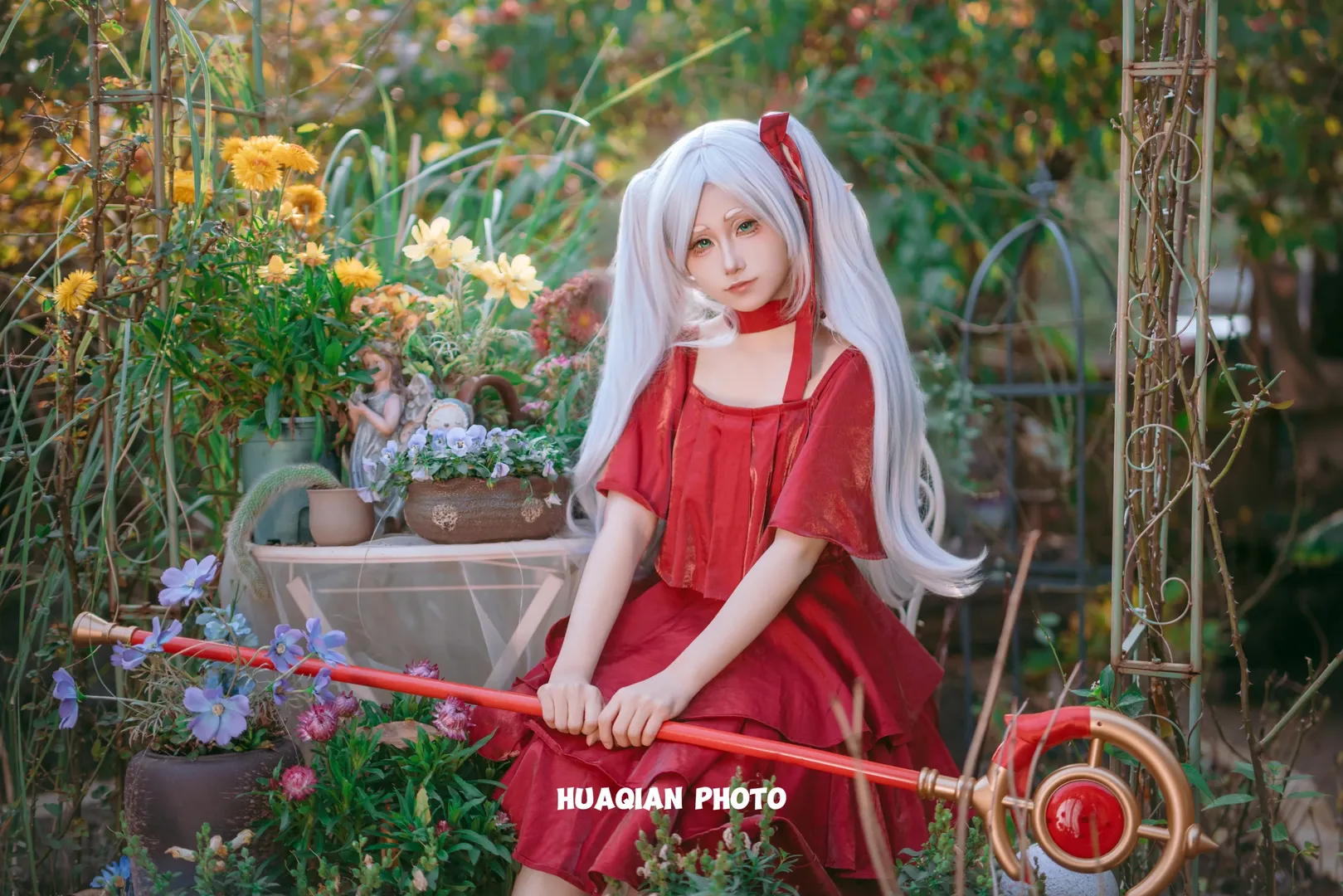 【芙莉莲cos】红裙与法杖的冬日魔法使 - 第 9 张