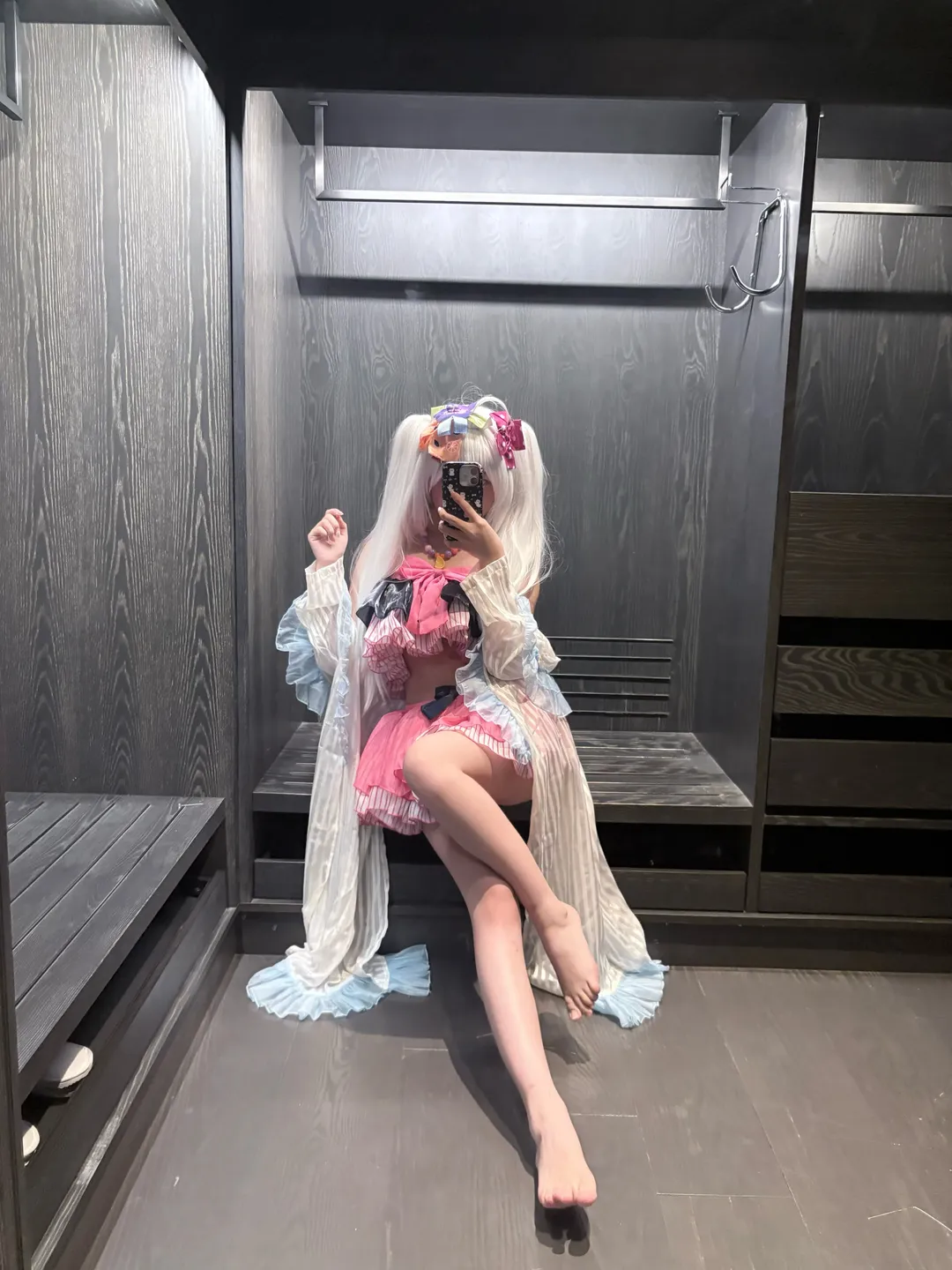 【白洲梓cos】蔚蓝档案更衣室私拍，展现真实少女感 - 第 2 张