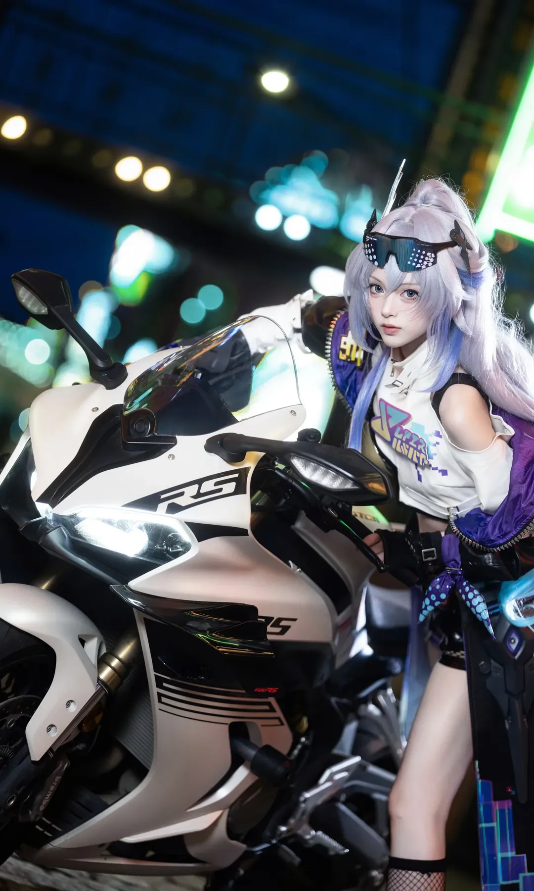 【狼尊cos】崩坏星穹铁道里的拽姐，配上赛600简直是绝杀 - 第 1 张