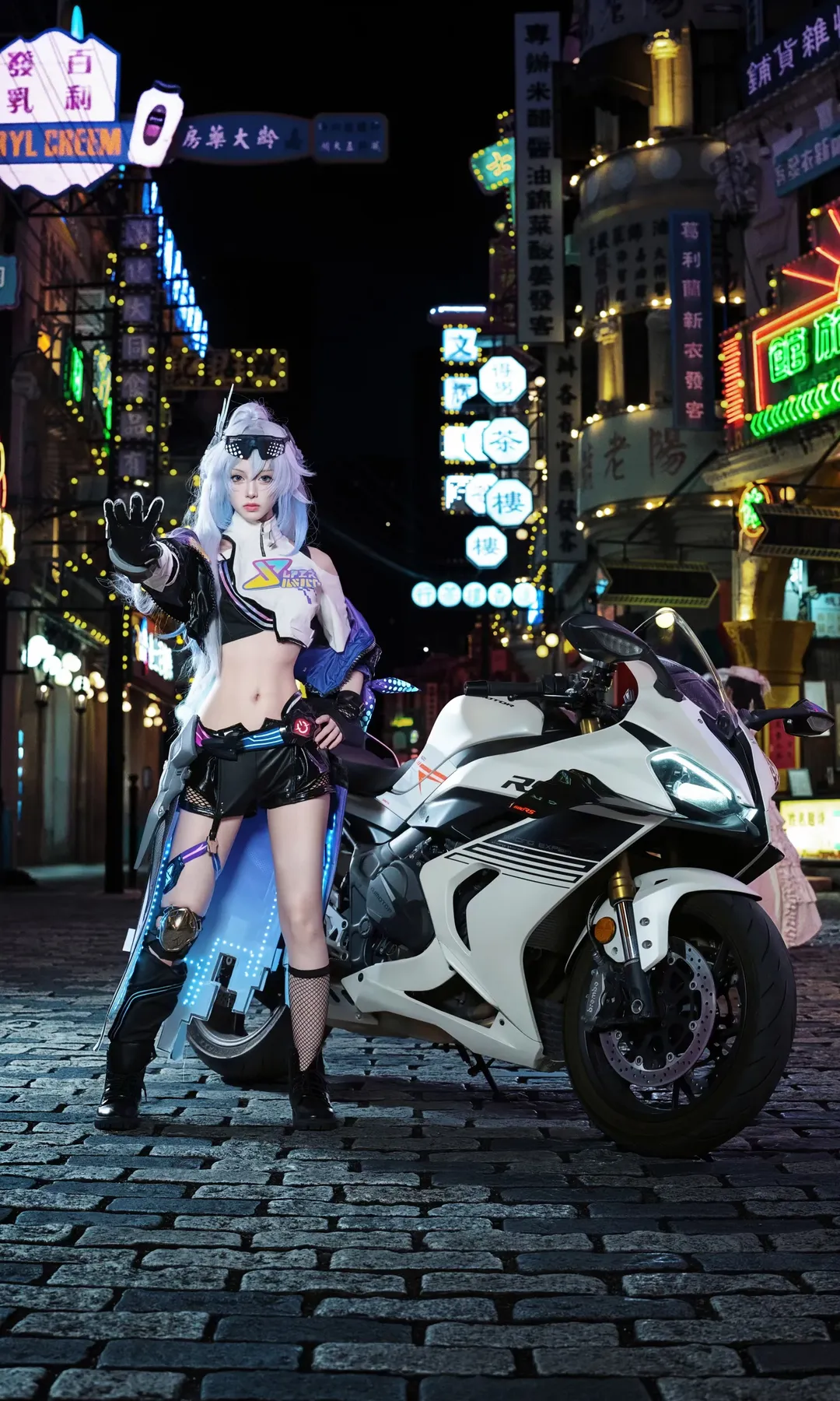 【狼尊cos】崩坏星穹铁道里的拽姐，配上赛600简直是绝杀 - 第 10 张
