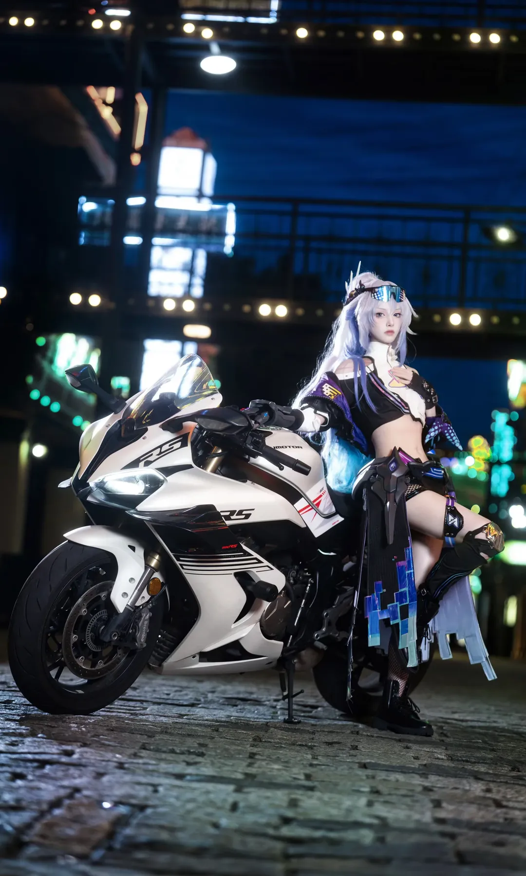 【狼尊cos】崩坏星穹铁道里的拽姐，配上赛600简直是绝杀 - 第 2 张