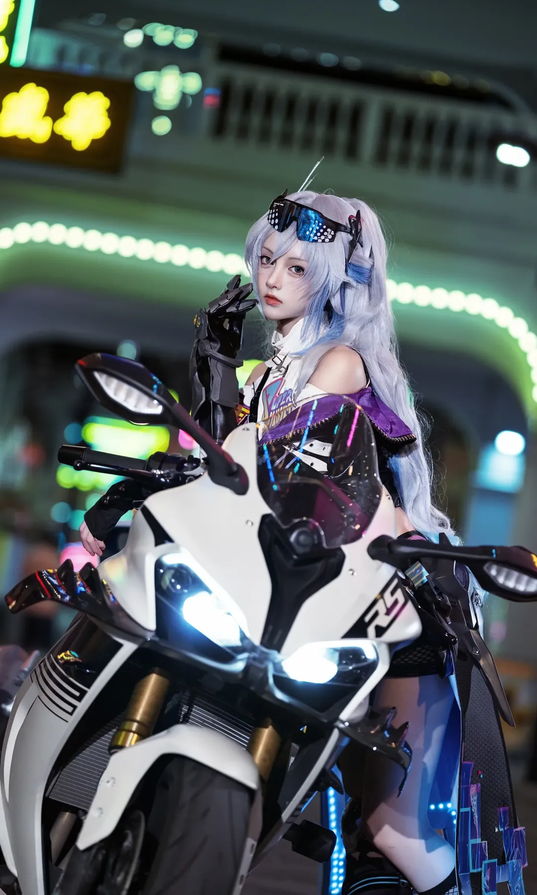 【狼尊cos】崩坏星穹铁道里的拽姐，配上赛600简直是绝杀 - 第 3 张
