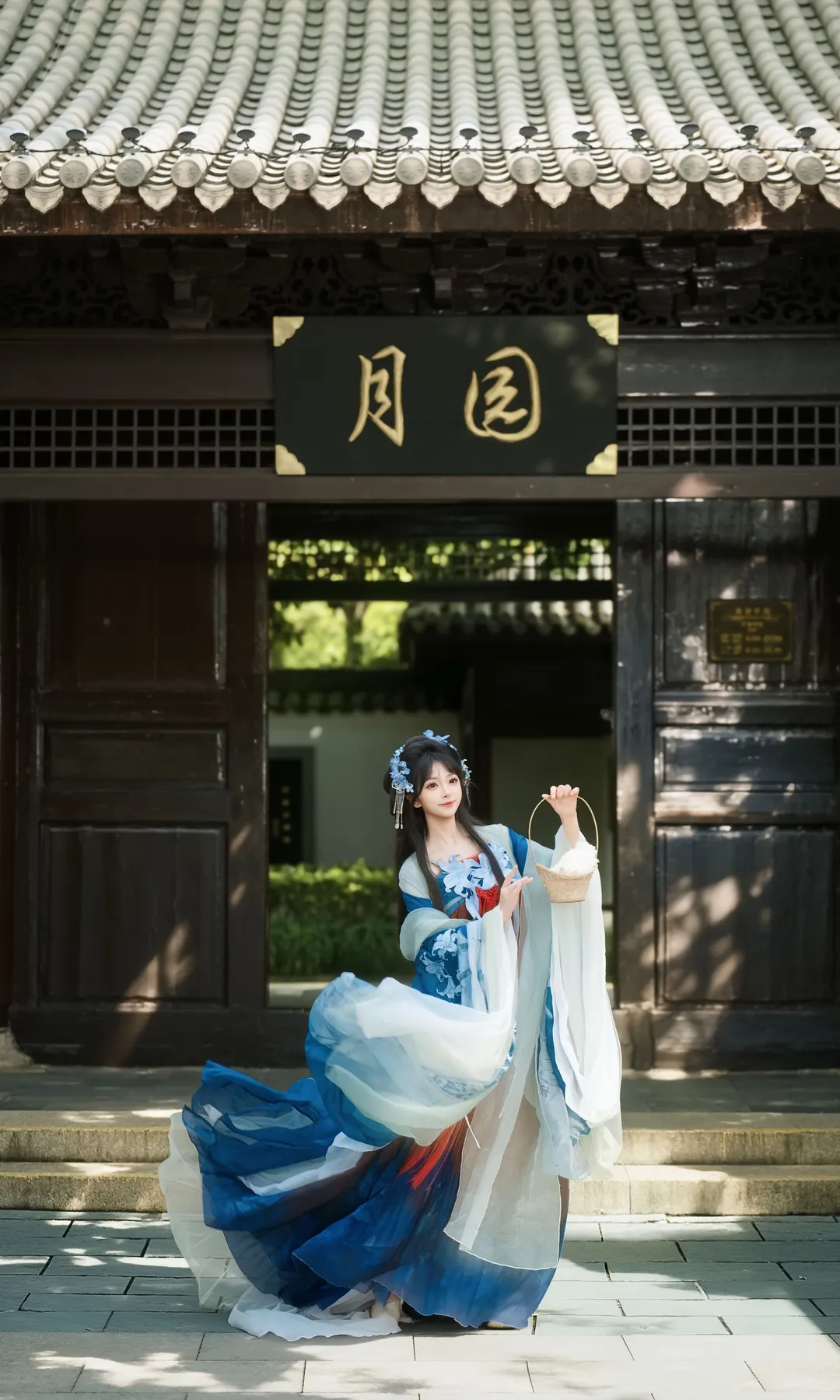 在宁波园林里拍到了绝美的蓝白渐变汉服 - 第 10 张