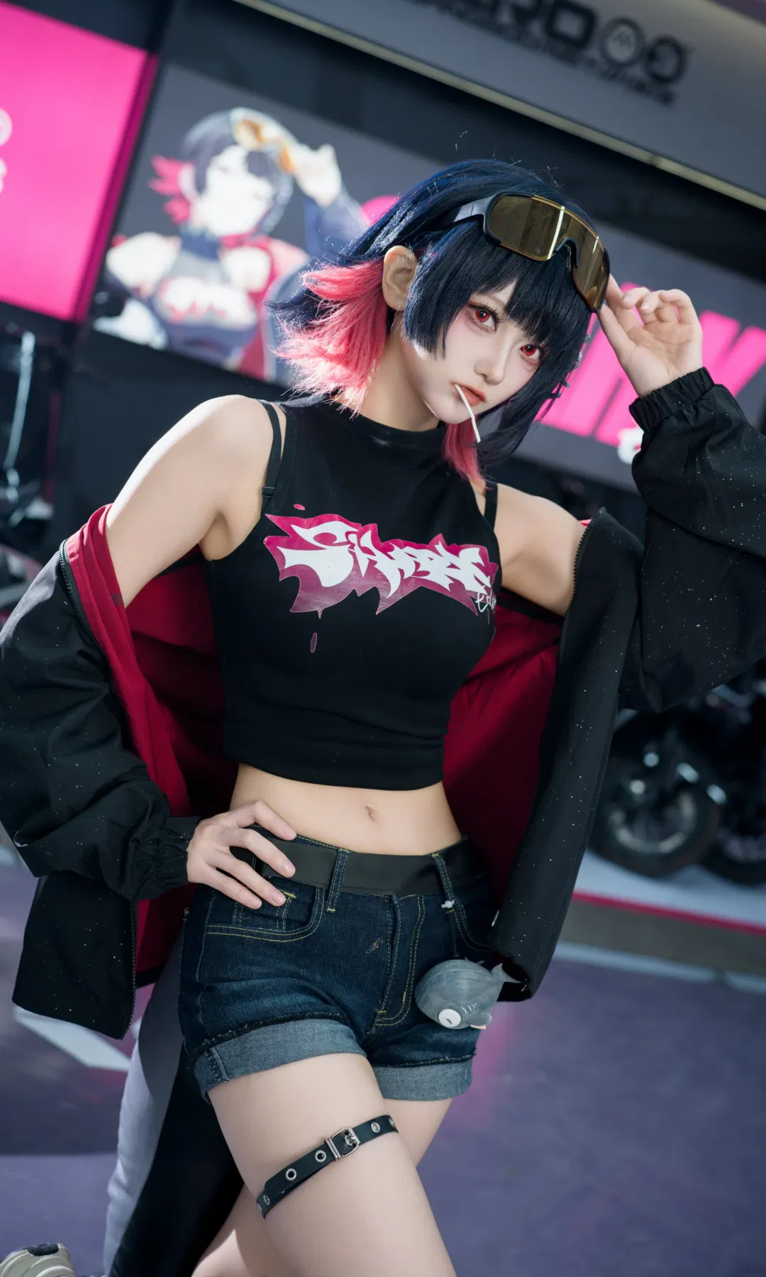 【艾蓮cos】打卡絕區零聯名痛店，騎上痛車做回鯊魚妹 - 第 14 張