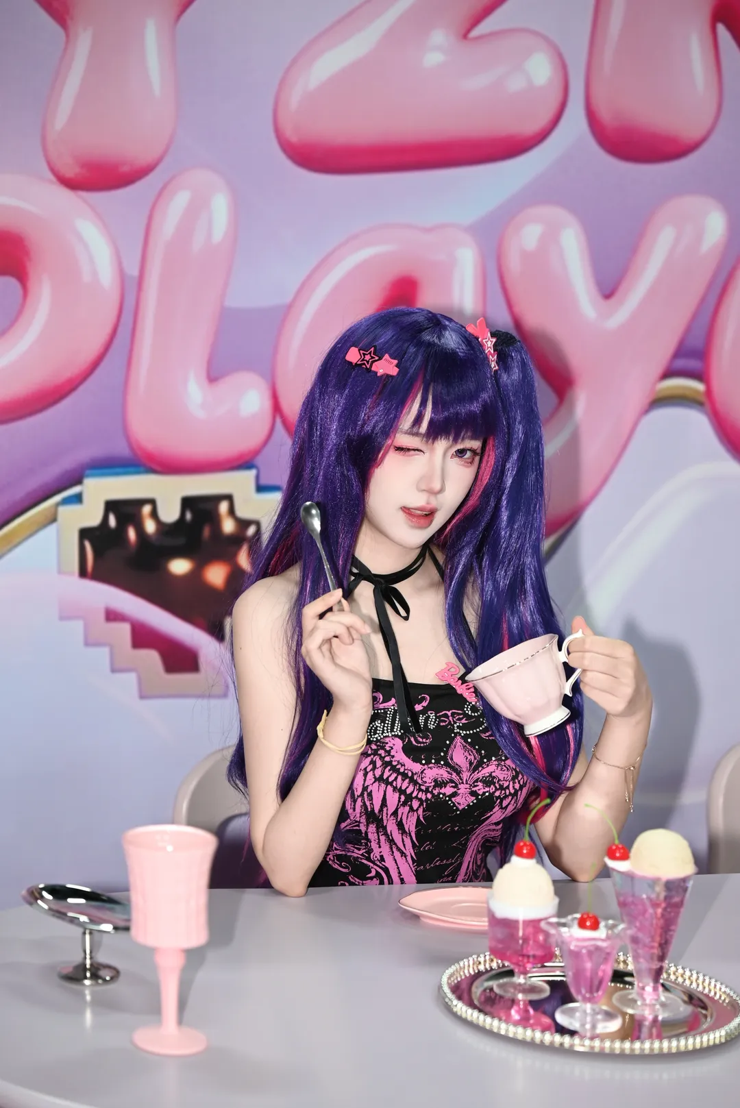 【星野愛cos】千禧玩家Y2K復古風，打卡粉色電話亭 - 第 2 張
