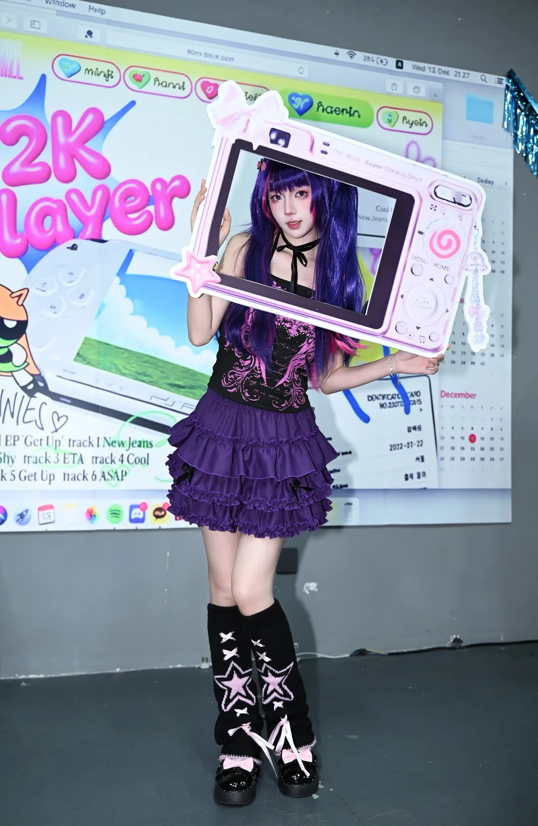 【星野愛cos】千禧玩家Y2K復古風，打卡粉色電話亭 - 第 3 張