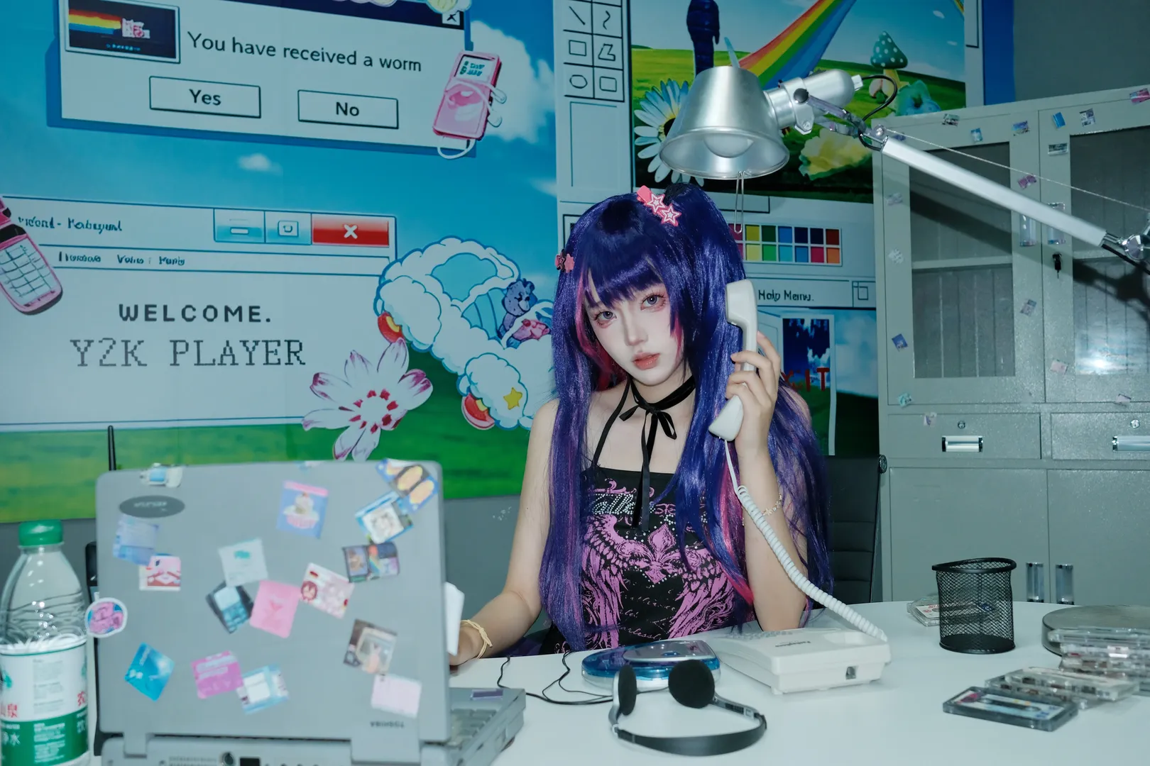 【星野愛cos】千禧玩家Y2K復古風，打卡粉色電話亭 - 第 5 張